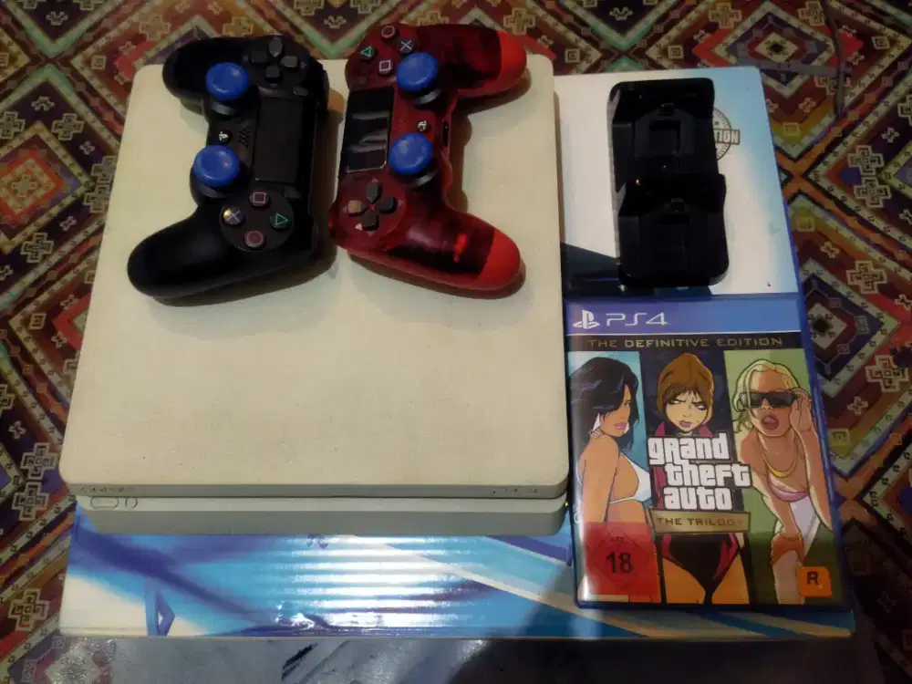 Sony Playstation 4 Slim 1 TB White (BEKAS)