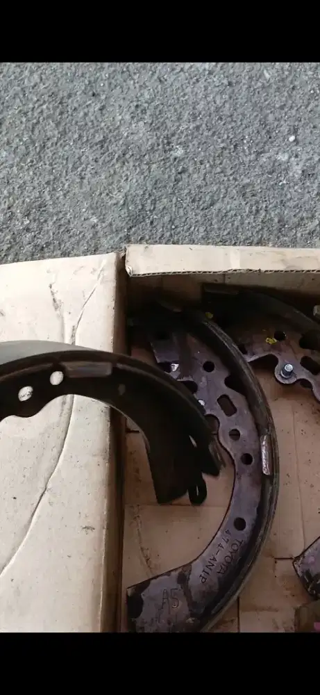 kampas rem belakang toyota reborn bensin