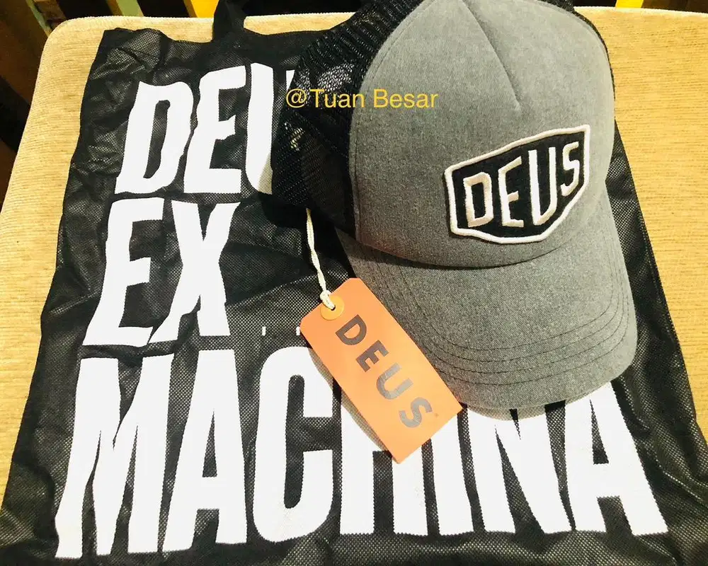 Topi Deus Ex Machina Original