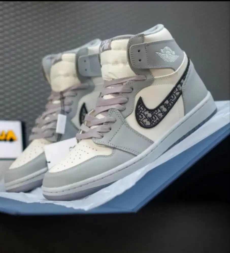 Bekas seperti baru Sepatu Air Jordan x Dior