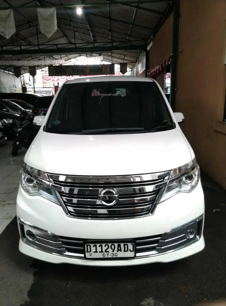 Dp 20 jt Nissan Serena HWS Autech 2.0 At panoramic 2015