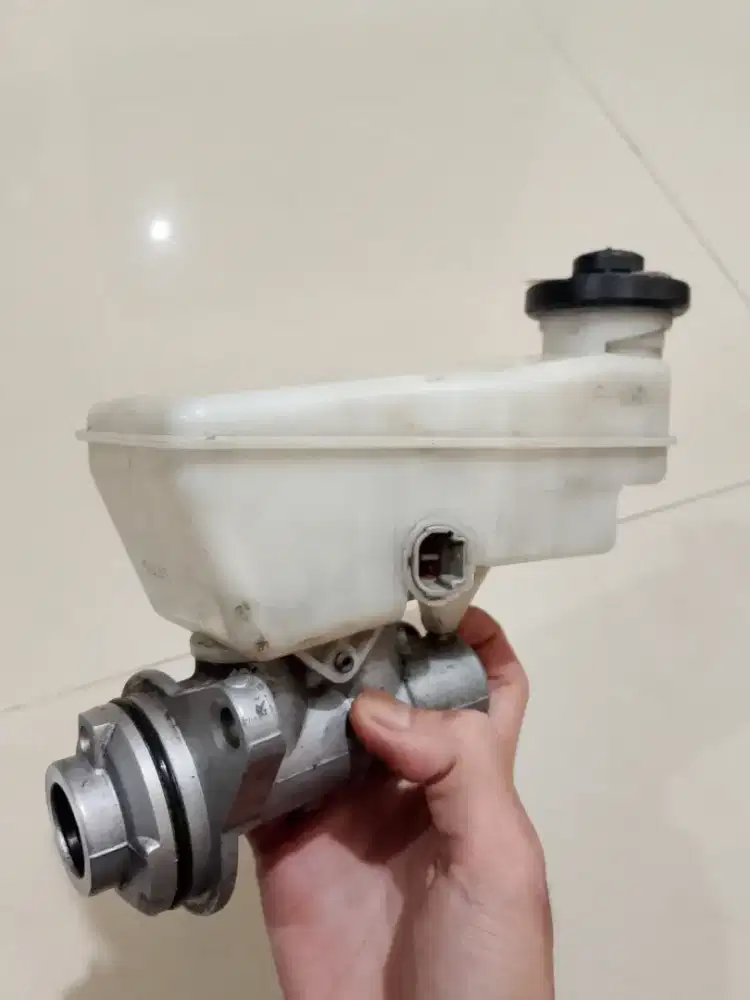 Master cylinder/Master rem Ori Fortuner vrz