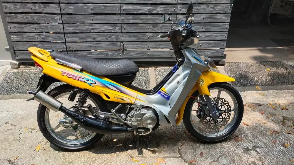 Dijual Motor Yamaha F1ZR Tahun 2004