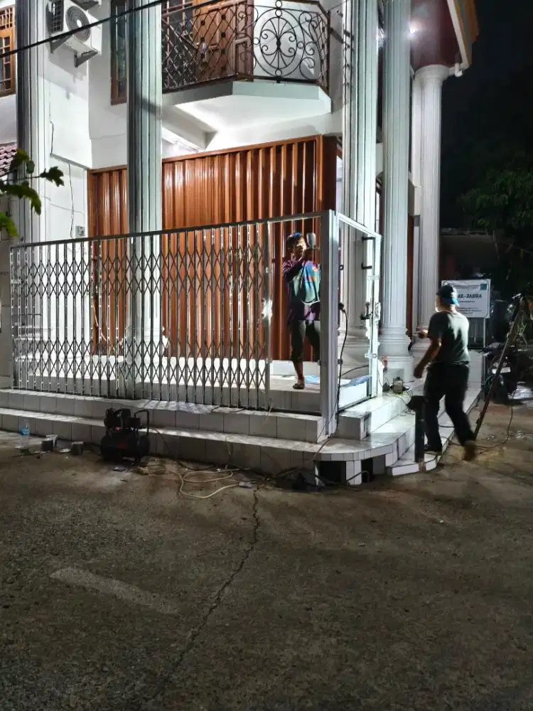 Pintu harmonika dan folding gate
