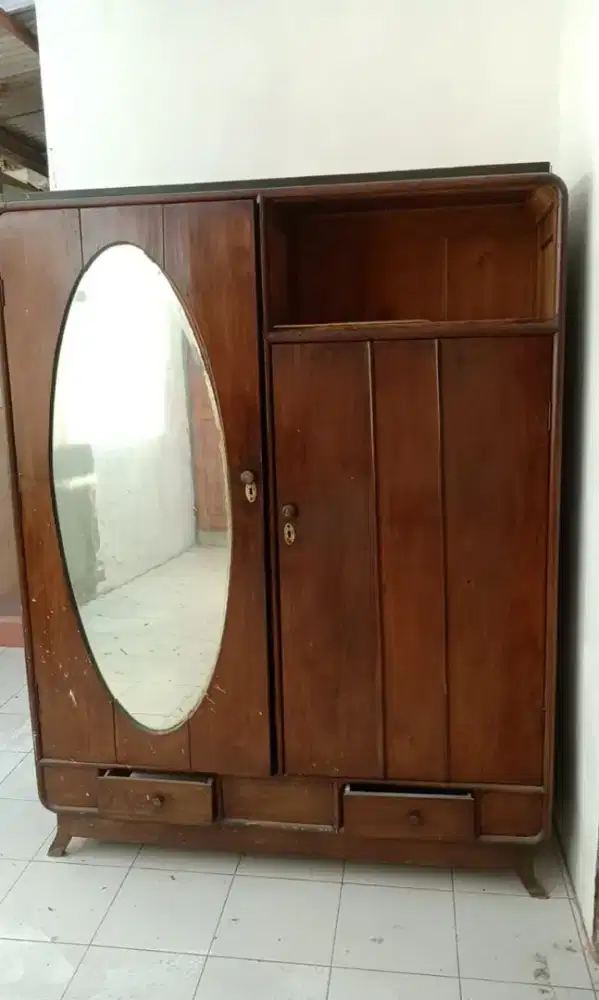 Lemari pakaian asli kayu