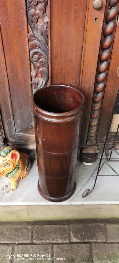 Tempat Payung Antik Kayu Jati Tua Asli dari 1 Batang Asli