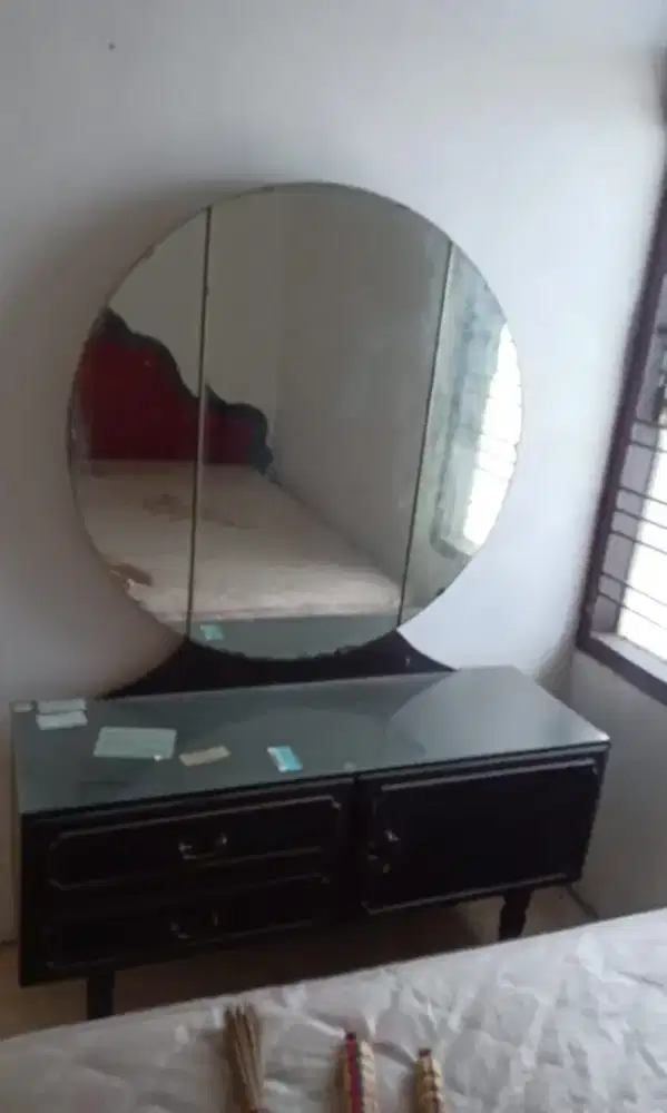 Lemari kaca rias asli kayu