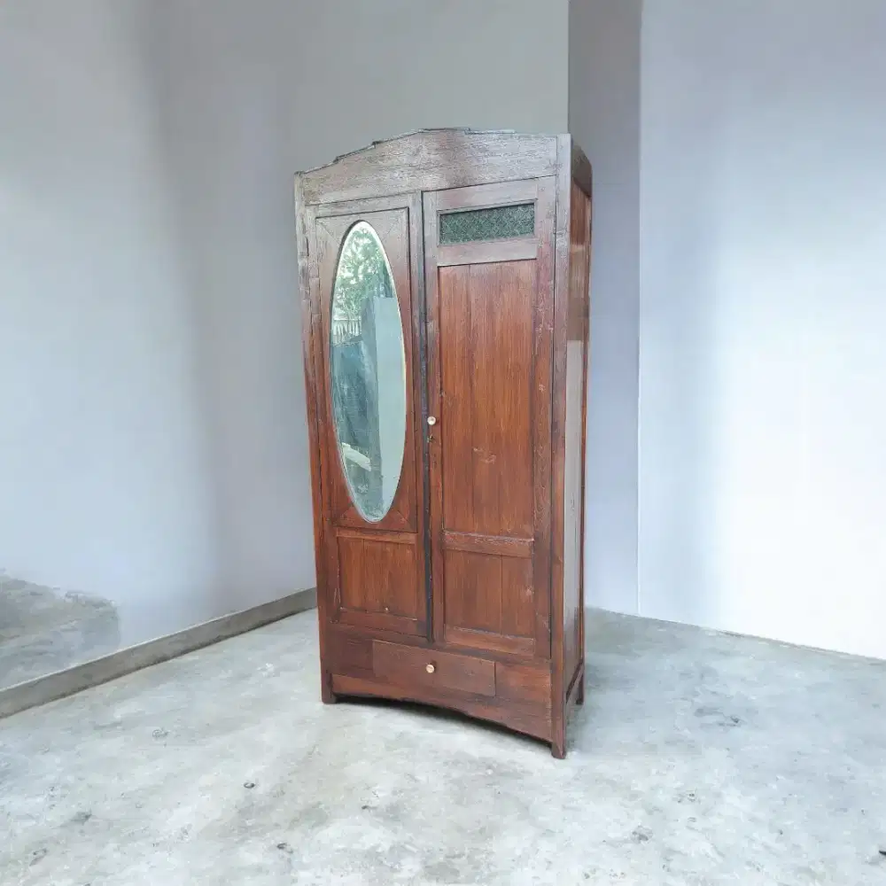 Lemari pakaian 2 pintu
kupu tarung
jati tua
dimensi T195cm P90cm L37cm