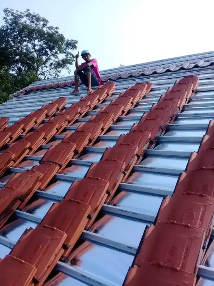 Bongkar pasang atap baja ringan