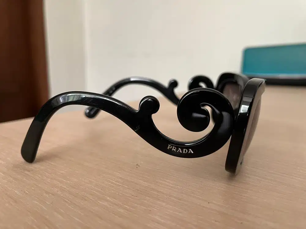 Kaca mata hitam Prada Ori