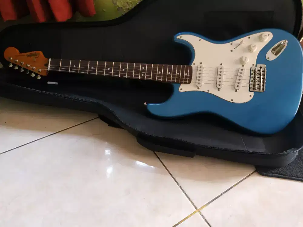 Squier by fender