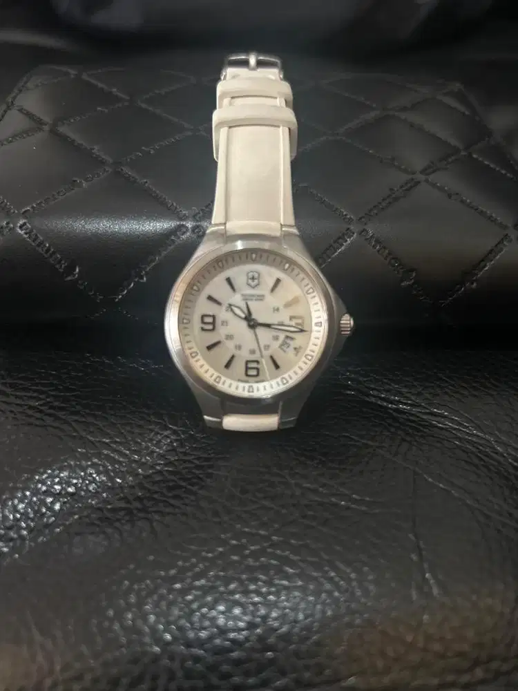 Switch Army Victorinox lengkap Box