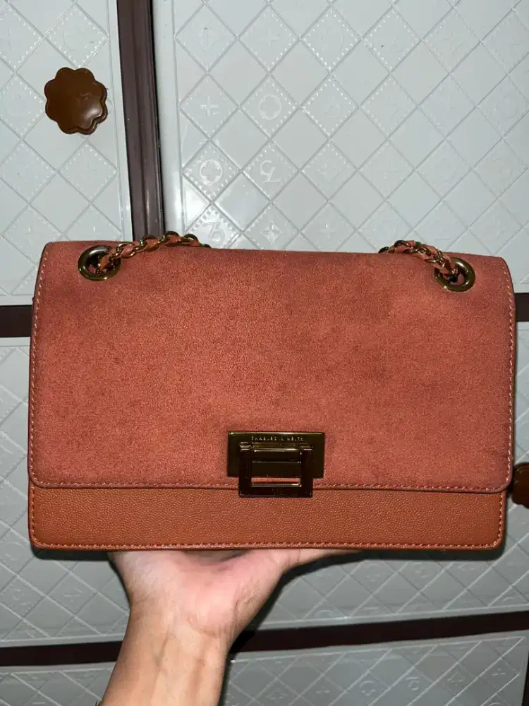 Tas Charles And Keith Butik