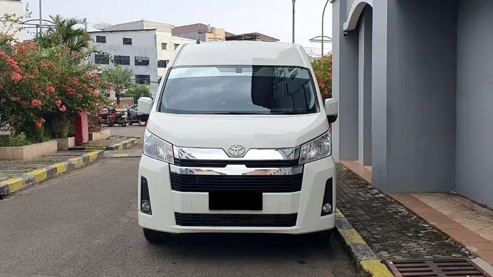 Toyota Hiace HiACE 2.8 Premio Manual 10 Seater 2025 Putih km2rb