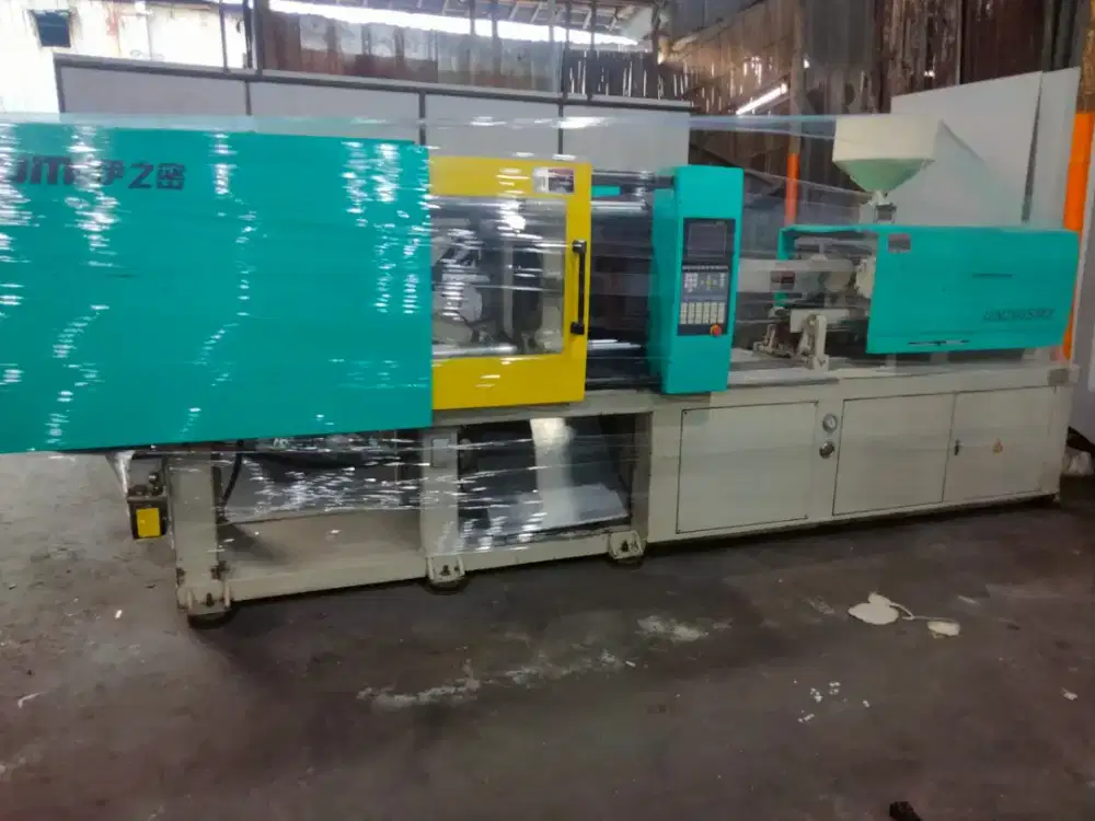 Butuh 8 orang pria atau pun wanita.