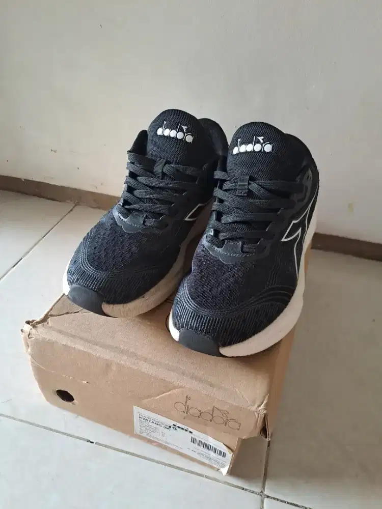 Sepatu diadora size 40 insole 25