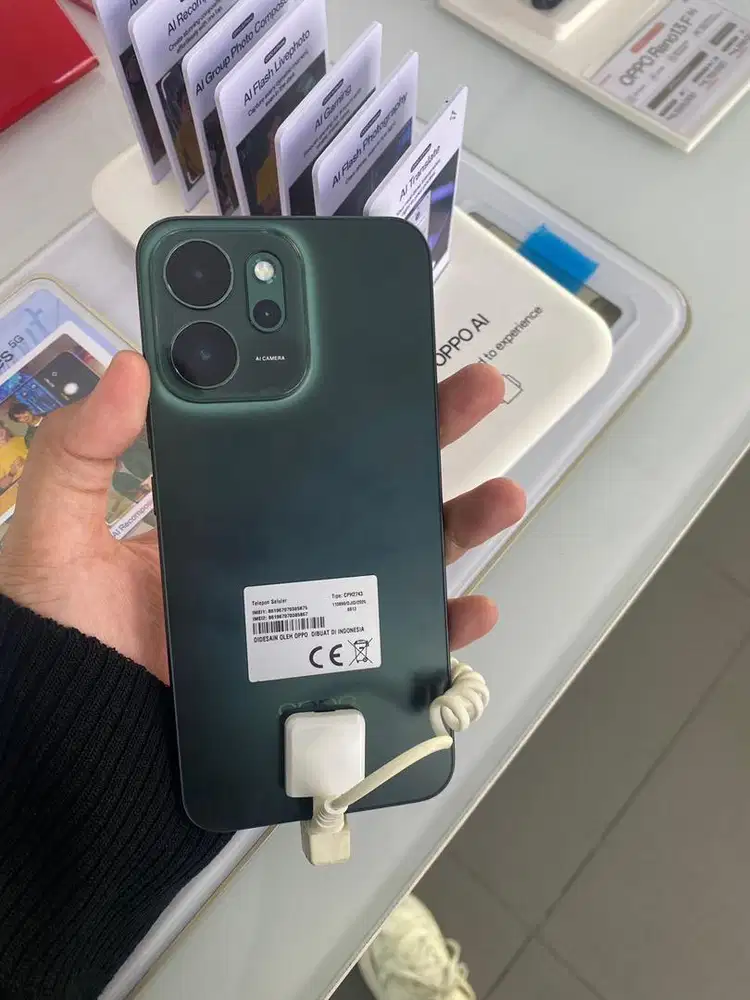 Oppo Reno 14F 5G dapatkan katrtu kuota isat 50Gb selama 12 bulan