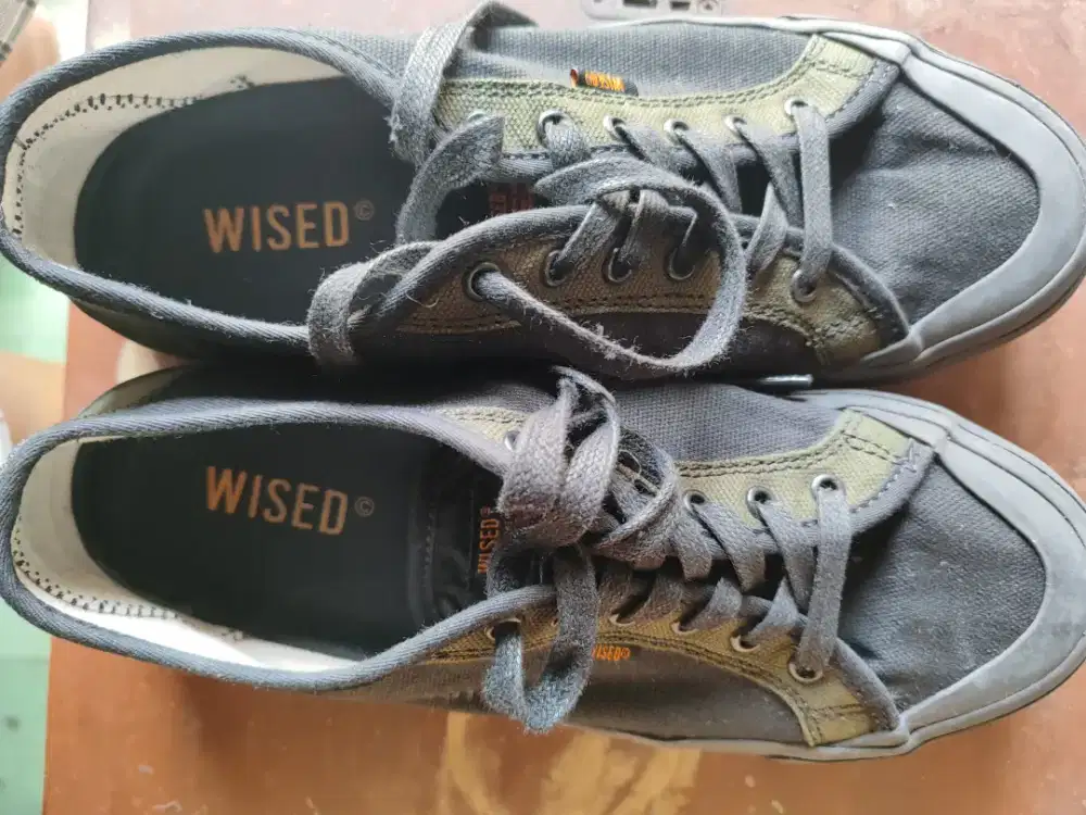 Sepatu sneaker Wised