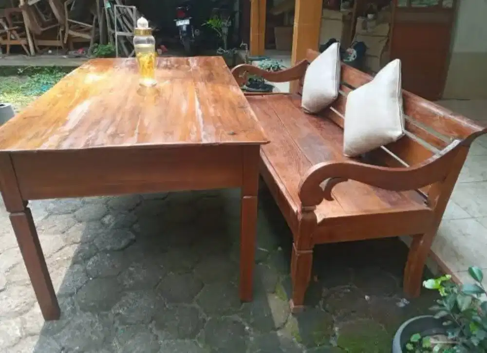 Kursi Resban dan Meja