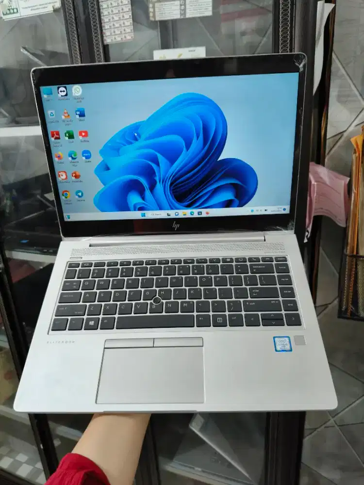HP 840 G5, core i5 gen 8, RAM 16GB, SSD 256GB