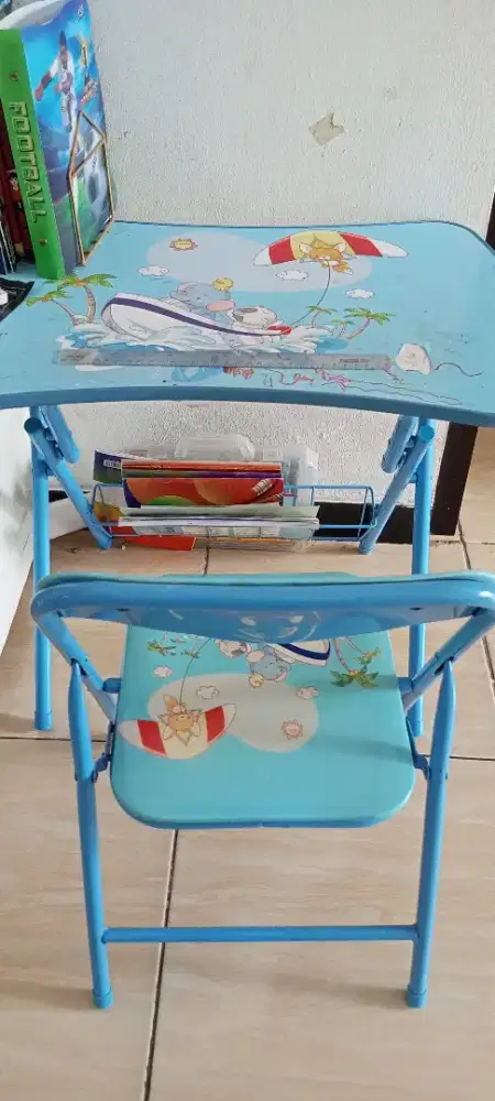 Meja belajar anak