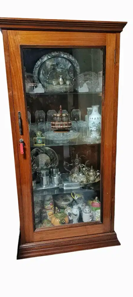 4 Lemari Kaca Kayu Jati