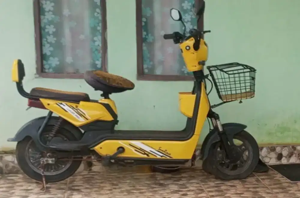 Sepeda listrik Warna Kuning