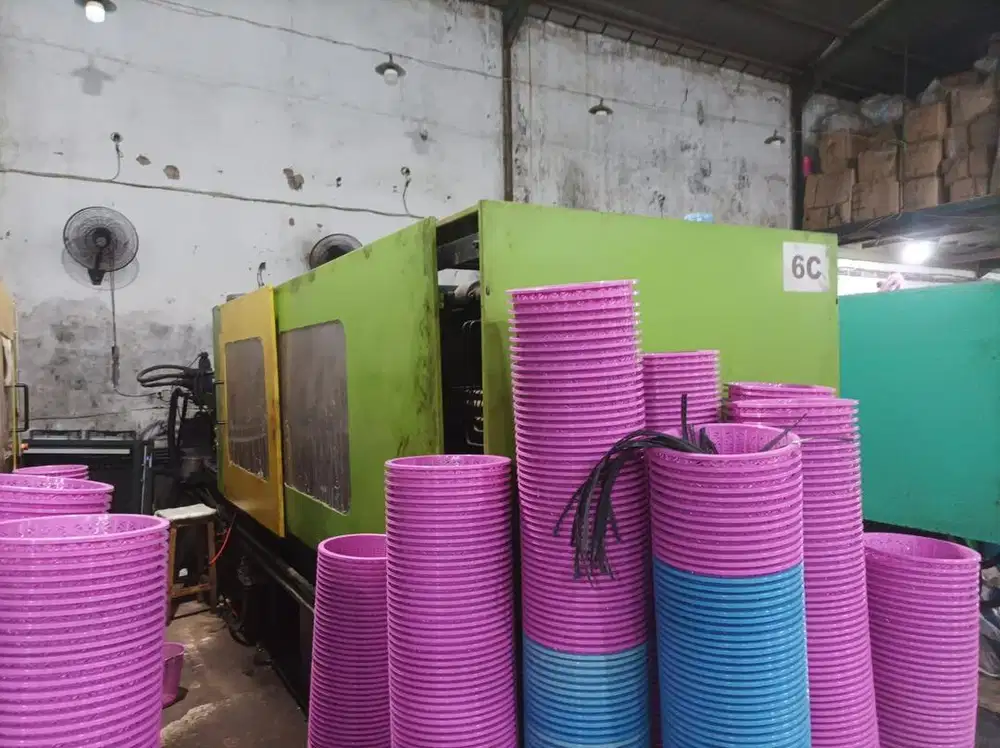Mesin Injection YIZUMI Cetak Plastic Plastik Moulding SERVO 320T 2012
