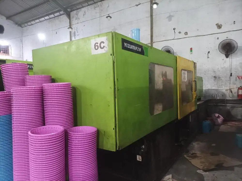Mesin Injection YIZUMI Cetak Plastic Plastik Moulding SERVO 320T 2012