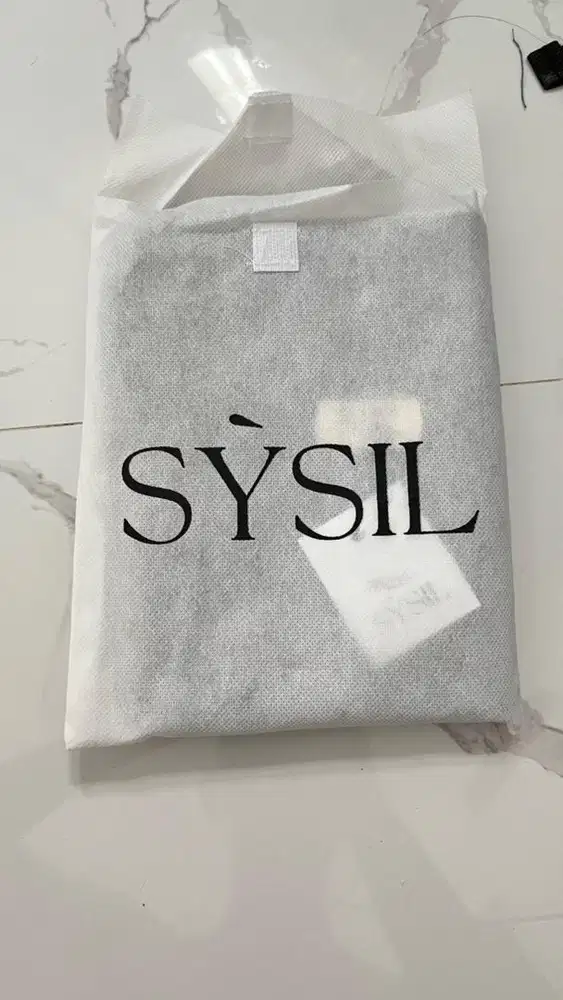 Backpacks warna hitam