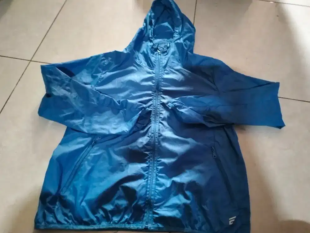 Jaket dan topi wanita