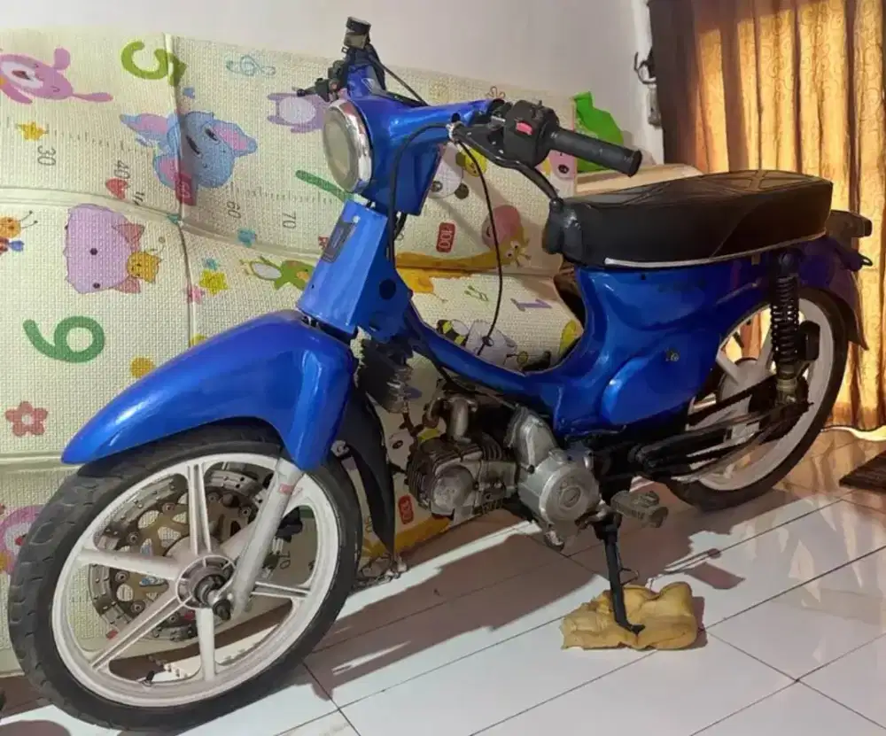 Honda c70 racing style