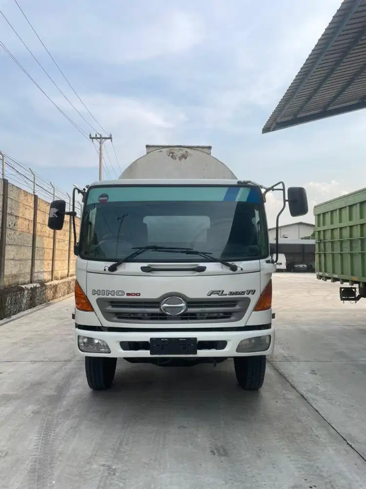 Hino Lohan Tronton FL235JW 2012 Tangki Hiblow Hi Blow Semen Curah
