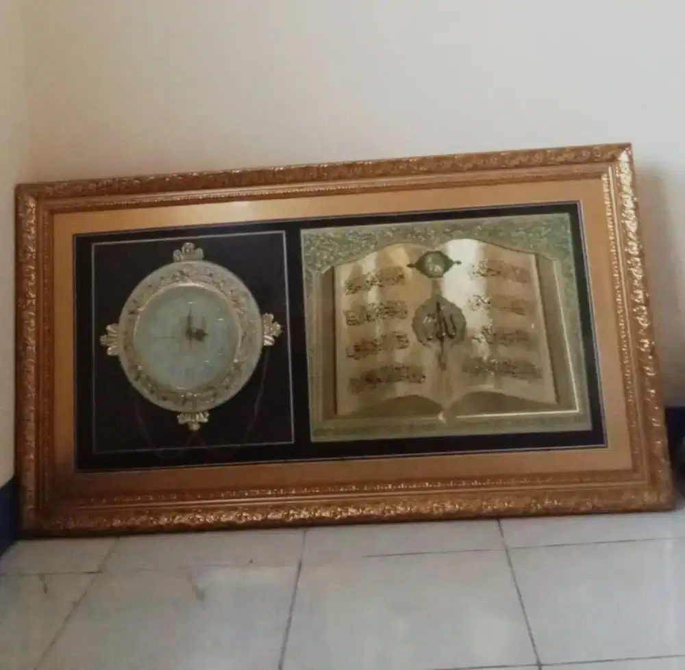 Jam dinding kaligrafi