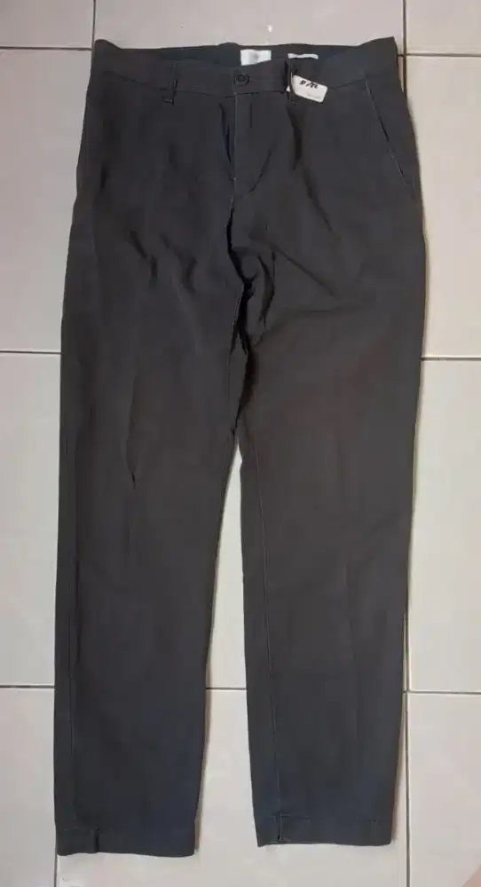 celana hitam slim size 31/32 merk h&m ori