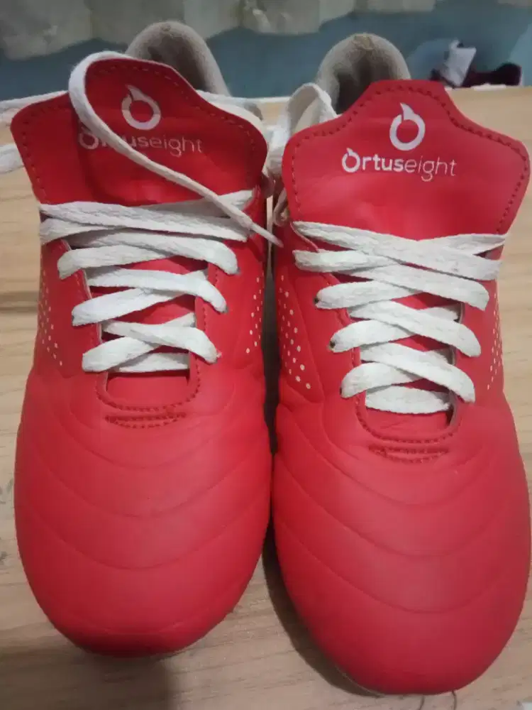 Sepatu bola anak dan sepatu olahraga