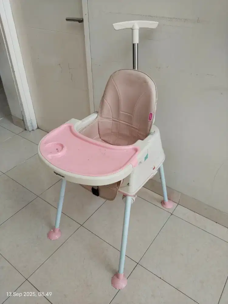 Tempat duduk belajar makan MPASI