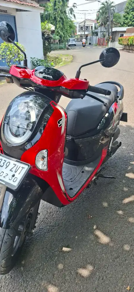 Honda Scoopy warna merah hitam