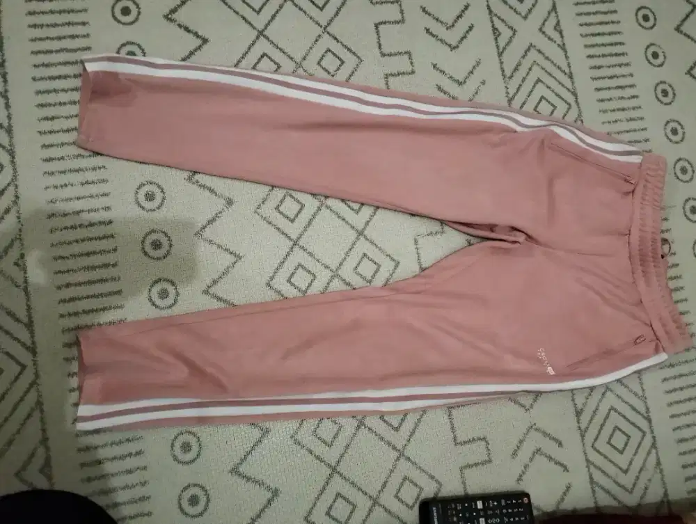 Celana olahraga wanita