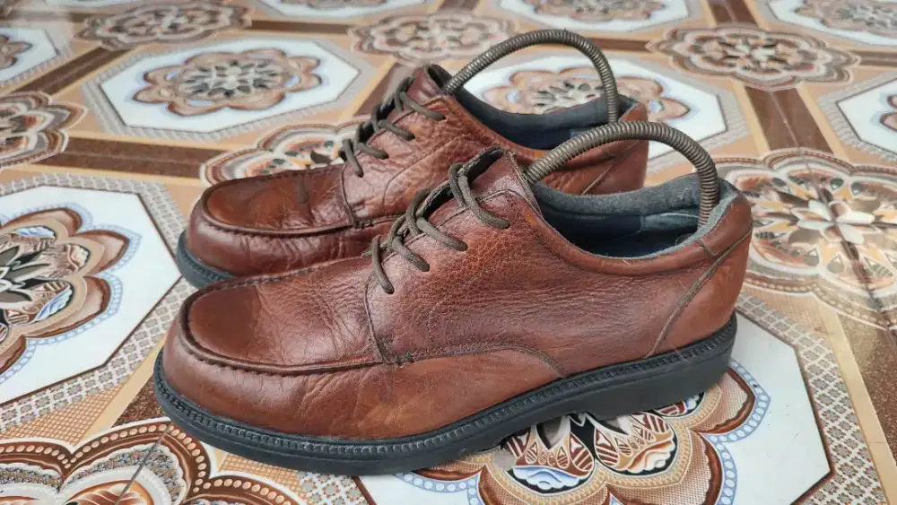 Sepatu second docker size 44