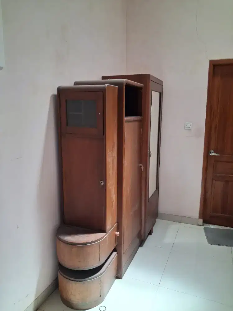 Lemari kuno tahun 1958