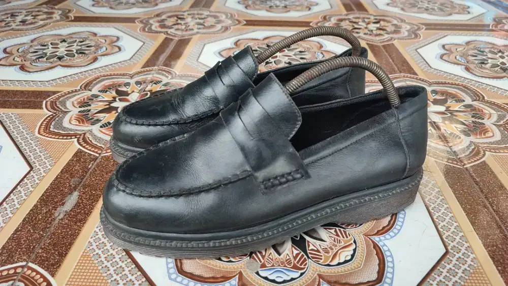 Sepatu second kulit size 42