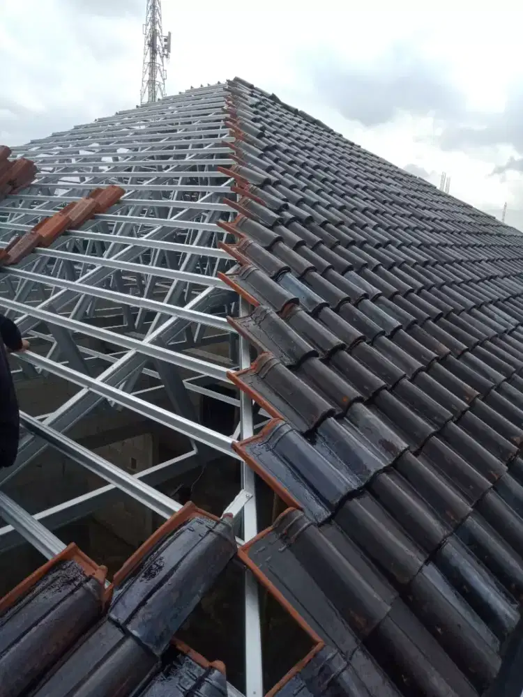 Bongkar pasang atap baja ringan