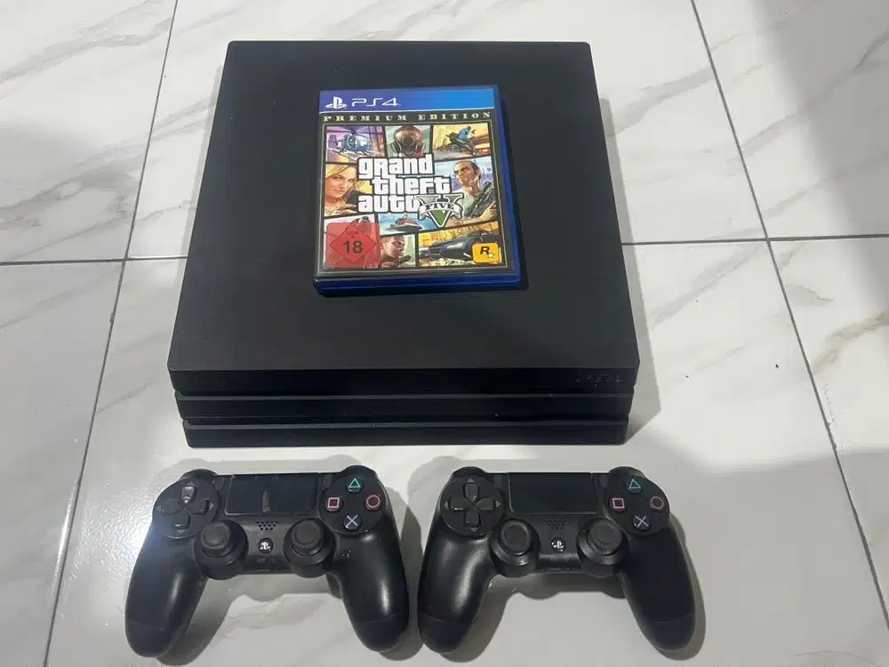 PS4 PRO  1TB ORIGINAL ( dapat GTA V )