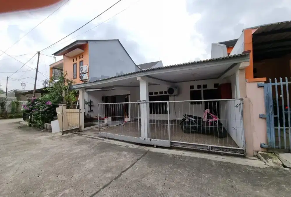 Dijual rumah second di Komplek Sinar Kasih, Jatimakmur, Pondok Gede