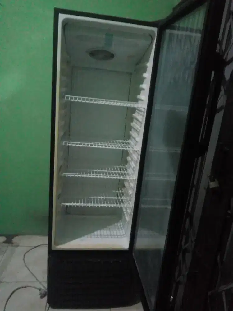 Kulkas Show case AQUA