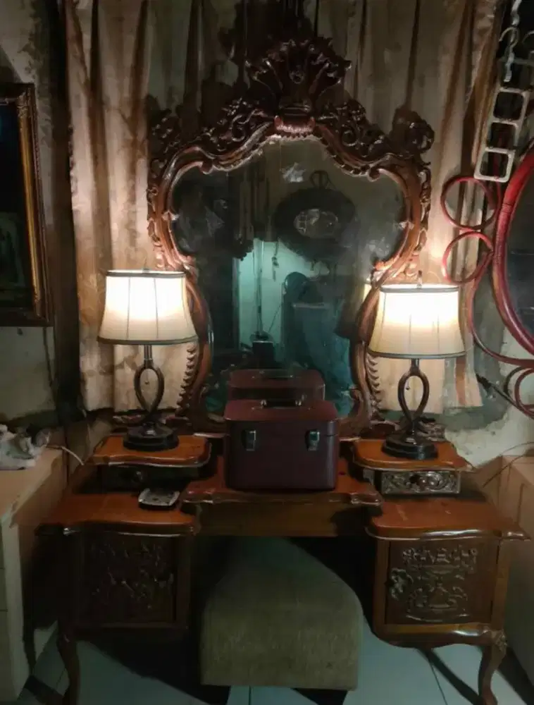 Meja Rias Ukiran Jati