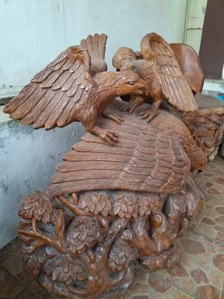 Jual patung rajawali dari kayu jati