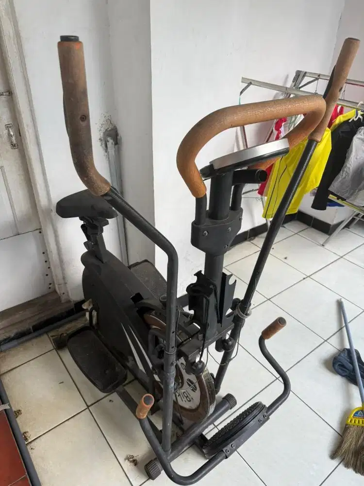 Alat olahraga sepeda statis