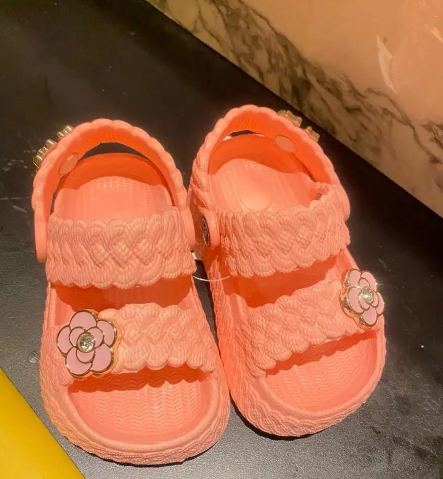 (READY.SIAP.KIRIM) NEW Sandal baby warna pink bunga